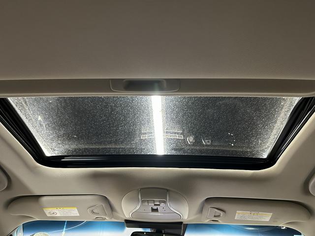 シーマ ハイブリッド 本革パッケージ(ワンオーナー)(黒本革)(サンルーフ)(メーカーナビ)(サイド・バックカメラ)(レーダークルーズ)(コーナーセンサー)(シートエアコン)(BOSE)(ETC)(純正18インチAW)(8枚目)