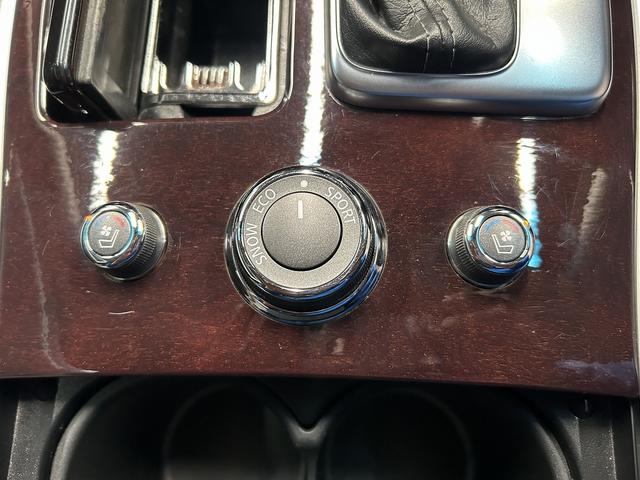 シーマ ハイブリッド 本革パッケージ(ワンオーナー)(黒本革)(サンルーフ)(メーカーナビ)(サイド・バックカメラ)(レーダークルーズ)(コーナーセンサー)(シートエアコン)(BOSE)(ETC)(純正18インチAW)(10枚目)