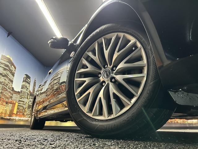 シーマ ハイブリッド 本革パッケージ(ワンオーナー)(黒本革)(サンルーフ)(メーカーナビ)(サイド・バックカメラ)(レーダークルーズ)(コーナーセンサー)(シートエアコン)(BOSE)(ETC)(純正18インチAW)(13枚目)