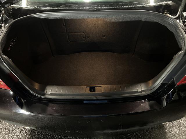 シーマ ハイブリッド 本革パッケージ(ワンオーナー)(黒本革)(サンルーフ)(メーカーナビ)(サイド・バックカメラ)(レーダークルーズ)(コーナーセンサー)(シートエアコン)(BOSE)(ETC)(純正18インチAW)(14枚目)