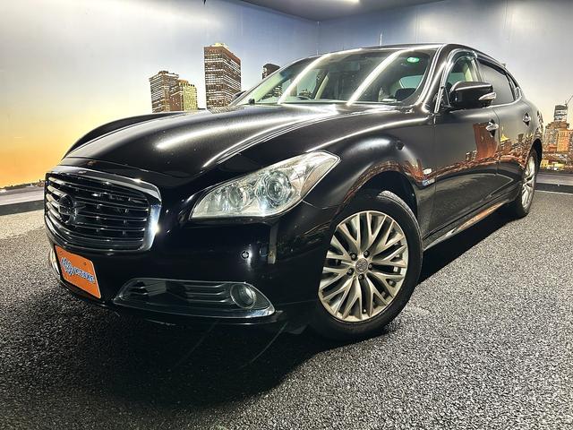 シーマ ハイブリッド 本革パッケージ(ワンオーナー)(黒本革)(サンルーフ)(メーカーナビ)(サイド・バックカメラ)(レーダークルーズ)(コーナーセンサー)(シートエアコン)(BOSE)(ETC)(純正18インチAW)(20枚目)