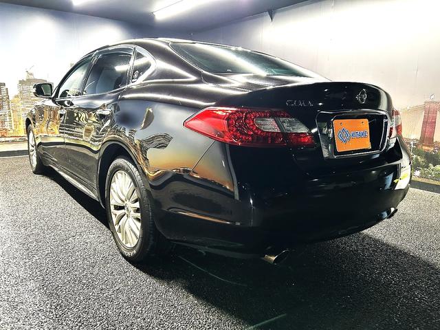 シーマ ハイブリッド 本革パッケージ(ワンオーナー)(黒本革)(サンルーフ)(メーカーナビ)(サイド・バックカメラ)(レーダークルーズ)(コーナーセンサー)(シートエアコン)(BOSE)(ETC)(純正18インチAW)(22枚目)