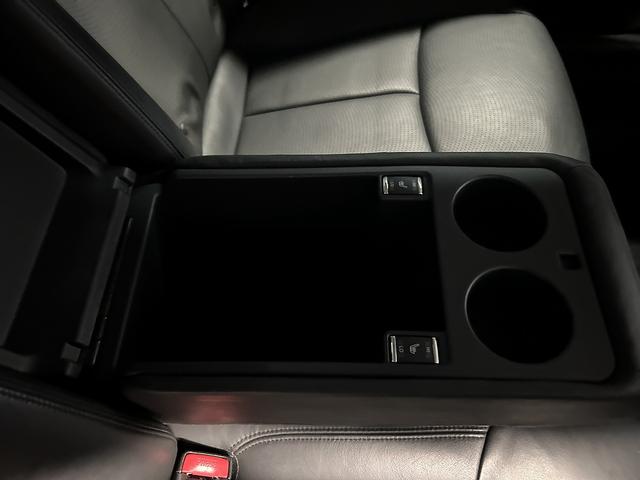 シーマ ハイブリッド 本革パッケージ(ワンオーナー)(黒本革)(サンルーフ)(メーカーナビ)(サイド・バックカメラ)(レーダークルーズ)(コーナーセンサー)(シートエアコン)(BOSE)(ETC)(純正18インチAW)(23枚目)