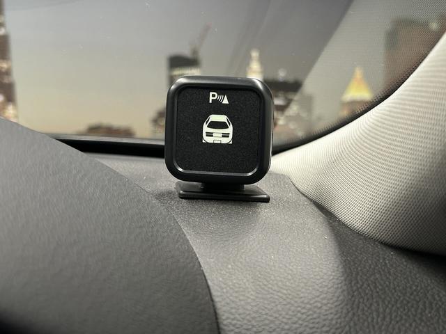 シーマ ハイブリッド 本革パッケージ(ワンオーナー)(黒本革)(サンルーフ)(メーカーナビ)(サイド・バックカメラ)(レーダークルーズ)(コーナーセンサー)(シートエアコン)(BOSE)(ETC)(純正18インチAW)(34枚目)