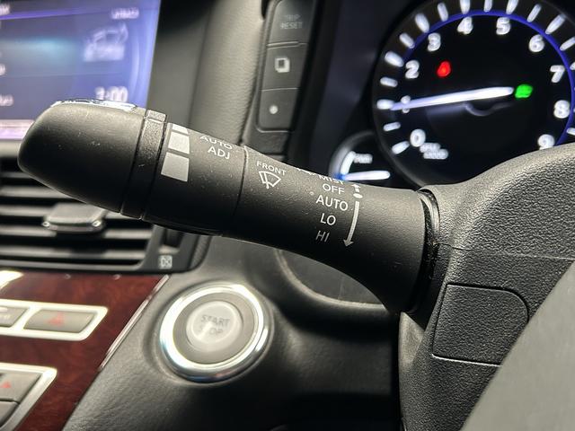 シーマ ハイブリッド 本革パッケージ(ワンオーナー)(黒本革)(サンルーフ)(メーカーナビ)(サイド・バックカメラ)(レーダークルーズ)(コーナーセンサー)(シートエアコン)(BOSE)(ETC)(純正18インチAW)(36枚目)