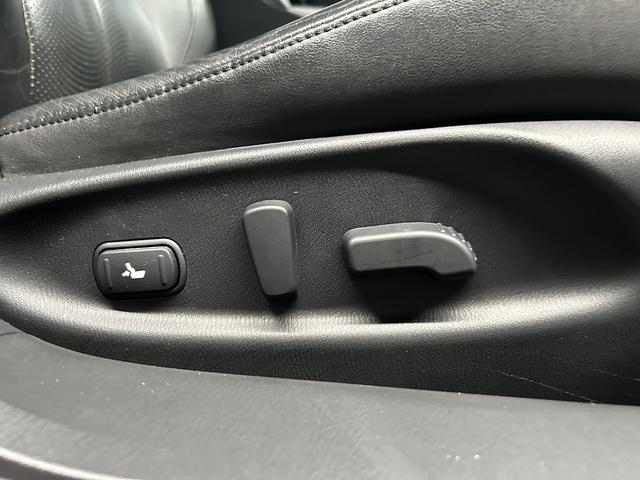 シーマ ハイブリッド 本革パッケージ(ワンオーナー)(黒本革)(サンルーフ)(メーカーナビ)(サイド・バックカメラ)(レーダークルーズ)(コーナーセンサー)(シートエアコン)(BOSE)(ETC)(純正18インチAW)(37枚目)