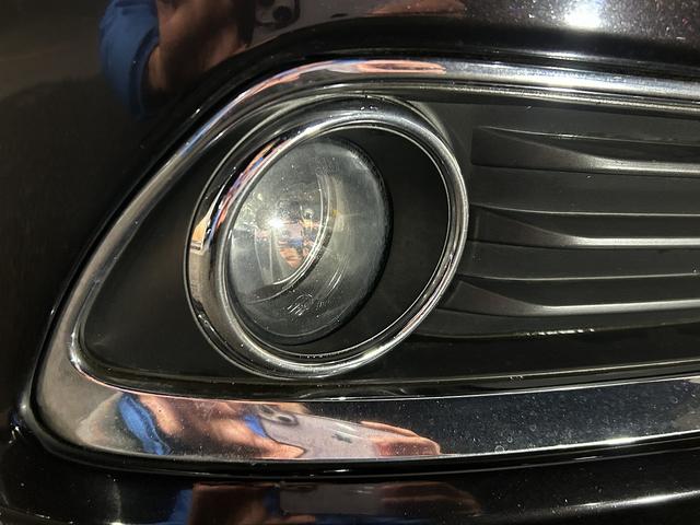 シーマ ハイブリッド 本革パッケージ(ワンオーナー)(黒本革)(サンルーフ)(メーカーナビ)(サイド・バックカメラ)(レーダークルーズ)(コーナーセンサー)(シートエアコン)(BOSE)(ETC)(純正18インチAW)(43枚目)