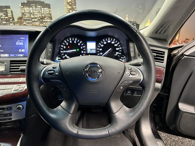 シーマ ハイブリッド 本革パッケージ(ワンオーナー)(黒本革)(サンルーフ)(メーカーナビ)(サイド・バックカメラ)(レーダークルーズ)(コーナーセンサー)(シートエアコン)(BOSE)(ETC)(純正18インチAW)(49枚目)