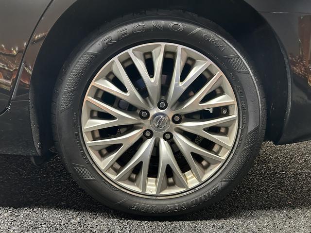 シーマ ハイブリッド 本革パッケージ(ワンオーナー)(黒本革)(サンルーフ)(メーカーナビ)(サイド・バックカメラ)(レーダークルーズ)(コーナーセンサー)(シートエアコン)(BOSE)(ETC)(純正18インチAW)(54枚目)