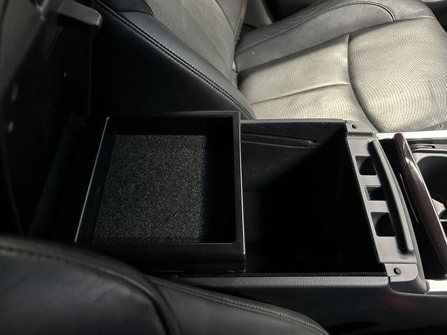 シーマ ハイブリッド 本革パッケージ(ワンオーナー)(黒本革)(サンルーフ)(メーカーナビ)(サイド・バックカメラ)(レーダークルーズ)(コーナーセンサー)(シートエアコン)(BOSE)(ETC)(純正18インチAW)(57枚目)