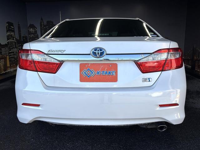 カムリ ハイブリッド　Ｇパッケージ　（禁煙車）（純正ＳＤナビ）（クルコン）（ＨＩＤヘッドライト）（スマートキー）（パワーシート）（フルセグ）（ビルトインＥＴＣ）（Ｂｌｕｅｔｏｏｔｈオーディオ）（純正１７インチＡＷ）（17枚目）