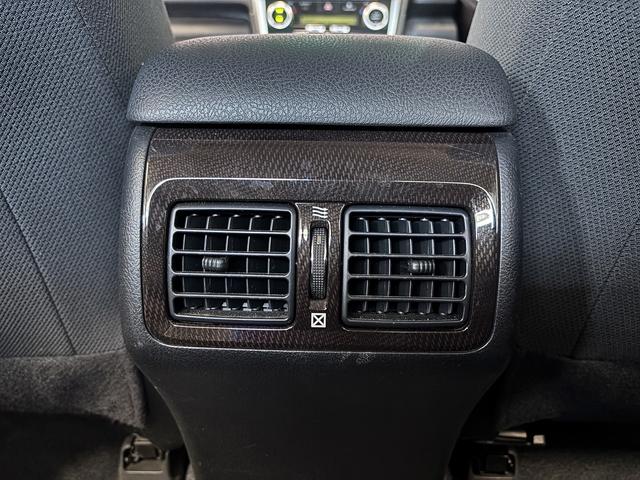 カムリ ハイブリッド　Ｇパッケージ　（禁煙車）（純正ＳＤナビ）（クルコン）（ＨＩＤヘッドライト）（スマートキー）（パワーシート）（フルセグ）（ビルトインＥＴＣ）（Ｂｌｕｅｔｏｏｔｈオーディオ）（純正１７インチＡＷ）（56枚目）