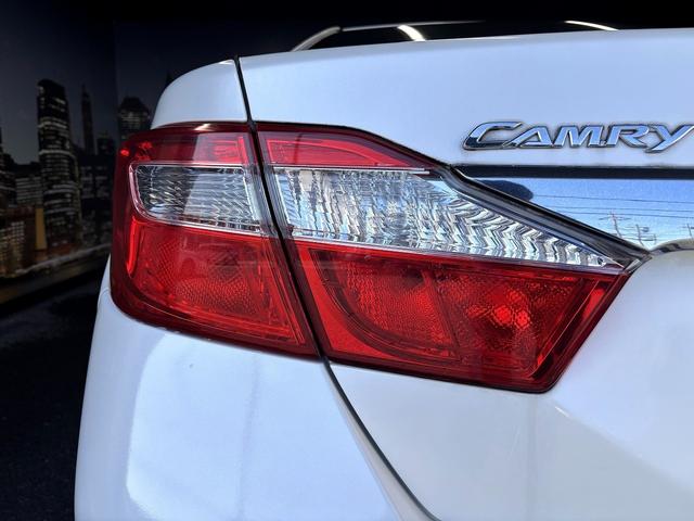 カムリ ハイブリッド　Ｇパッケージ　（禁煙車）（純正ＳＤナビ）（クルコン）（ＨＩＤヘッドライト）（スマートキー）（パワーシート）（フルセグ）（ビルトインＥＴＣ）（Ｂｌｕｅｔｏｏｔｈオーディオ）（純正１７インチＡＷ）（57枚目）