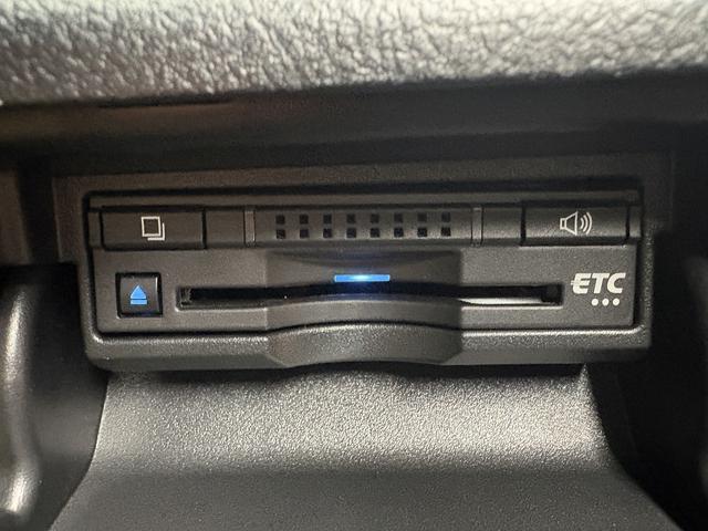 クラウン ロイヤルサルーン　（禁煙車）（後期型）（メーカーＳＤナビ）（バックカメラ）（レーダークルーズ）（クリアランスソナー）（ＬＥＤヘッドライト）（スマートキー）（パワーシート）（ビルトインＥＴＣ）（純正１６インチＡＷ）（10枚目）