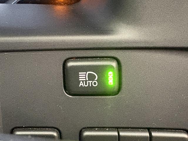 クラウン ロイヤルサルーン　（禁煙車）（後期型）（メーカーＳＤナビ）（バックカメラ）（レーダークルーズ）（クリアランスソナー）（ＬＥＤヘッドライト）（スマートキー）（パワーシート）（ビルトインＥＴＣ）（純正１６インチＡＷ）（12枚目）