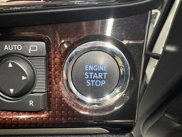 クラウン ロイヤルサルーン　（禁煙車）（後期型）（メーカーＳＤナビ）（バックカメラ）（レーダークルーズ）（クリアランスソナー）（ＬＥＤヘッドライト）（スマートキー）（パワーシート）（ビルトインＥＴＣ）（純正１６インチＡＷ）（13枚目）