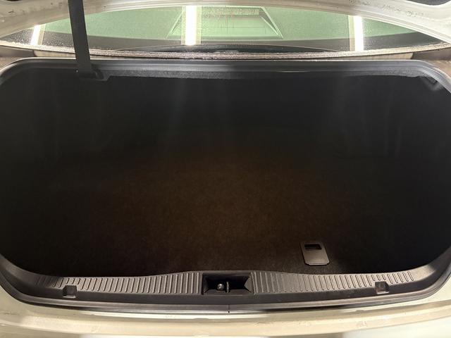 クラウン ロイヤルサルーン　（禁煙車）（後期型）（メーカーＳＤナビ）（バックカメラ）（レーダークルーズ）（クリアランスソナー）（ＬＥＤヘッドライト）（スマートキー）（パワーシート）（ビルトインＥＴＣ）（純正１６インチＡＷ）（16枚目）