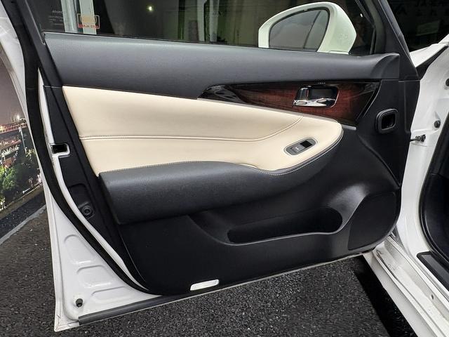 クラウン ロイヤルサルーン　（禁煙車）（後期型）（メーカーＳＤナビ）（バックカメラ）（レーダークルーズ）（クリアランスソナー）（ＬＥＤヘッドライト）（スマートキー）（パワーシート）（ビルトインＥＴＣ）（純正１６インチＡＷ）（41枚目）