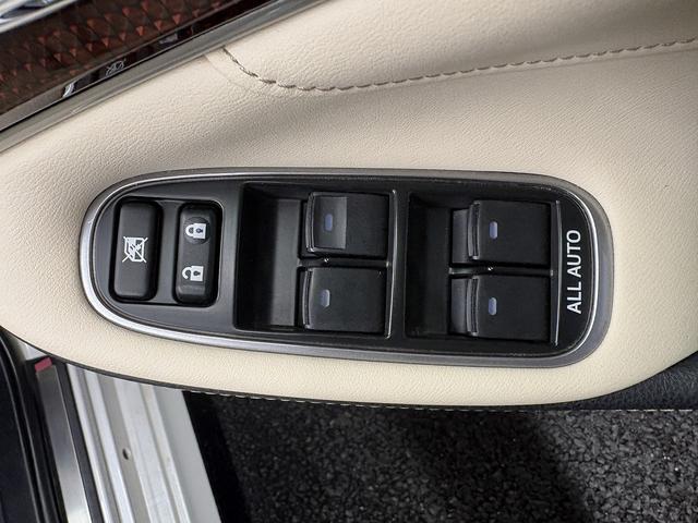 クラウン ロイヤルサルーン　（禁煙車）（後期型）（メーカーＳＤナビ）（バックカメラ）（レーダークルーズ）（クリアランスソナー）（ＬＥＤヘッドライト）（スマートキー）（パワーシート）（ビルトインＥＴＣ）（純正１６インチＡＷ）（51枚目）