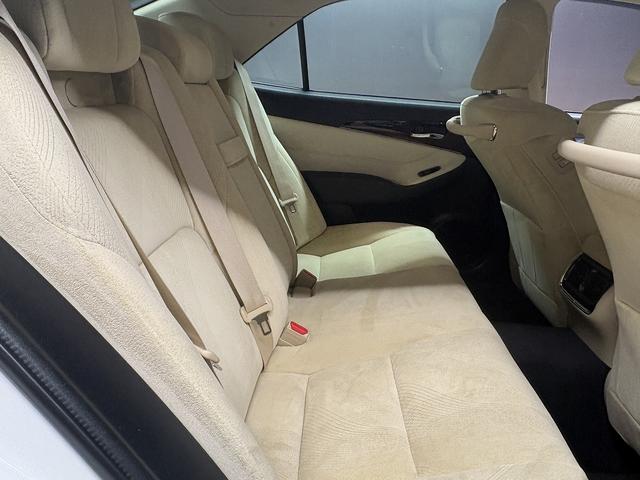 クラウン ロイヤルサルーン　（禁煙車）（後期型）（メーカーＳＤナビ）（バックカメラ）（レーダークルーズ）（クリアランスソナー）（ＬＥＤヘッドライト）（スマートキー）（パワーシート）（ビルトインＥＴＣ）（純正１６インチＡＷ）（52枚目）