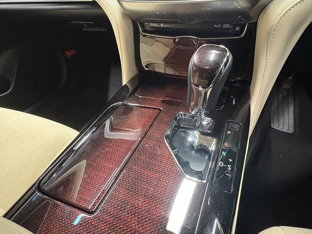 クラウン ロイヤルサルーン　（禁煙車）（後期型）（メーカーＳＤナビ）（バックカメラ）（レーダークルーズ）（クリアランスソナー）（ＬＥＤヘッドライト）（スマートキー）（パワーシート）（ビルトインＥＴＣ）（純正１６インチＡＷ）（54枚目）