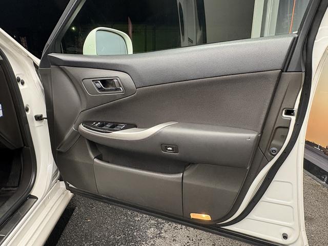 クラウン アスリート　（禁煙車）（後期型）（メーカーナビ）（バックカメラ）（クルコン）（クリアランスソナー）（ＨＩＤヘッドライト）（スマートキー）（パワーシート）（フルセグ）（ビルトインＥＴＣ）（純正１８インチＡＷ）（37枚目）