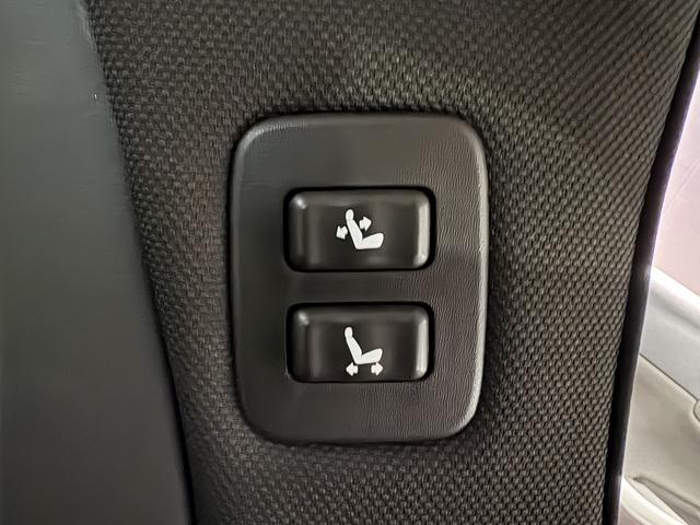 クラウン アスリート　（禁煙車）（後期型）（メーカーナビ）（バックカメラ）（クルコン）（クリアランスソナー）（ＨＩＤヘッドライト）（スマートキー）（パワーシート）（フルセグ）（ビルトインＥＴＣ）（純正１８インチＡＷ）（38枚目）