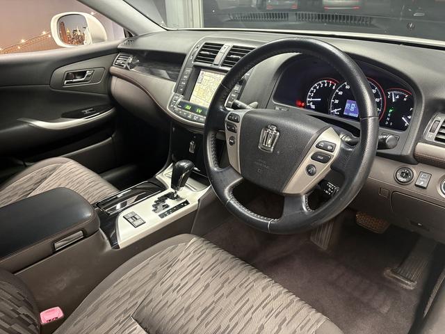 クラウン アスリート　（禁煙車）（後期型）（メーカーナビ）（バックカメラ）（クルコン）（クリアランスソナー）（ＨＩＤヘッドライト）（スマートキー）（パワーシート）（フルセグ）（ビルトインＥＴＣ）（純正１８インチＡＷ）（49枚目）