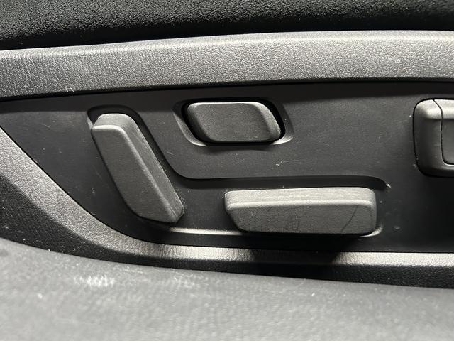 アテンザセダン ＸＤプロアクティブ　後期型（禁煙車）（４ＷＤ）（レーダークルーズコントロール）（純正ＳＤナビ）（クリアランスソナー）（ハーフレザーシート）（シートヒーター）（パワーシート）（ステアリングヒーター）（純正１９インチＡＷ）（（10枚目）