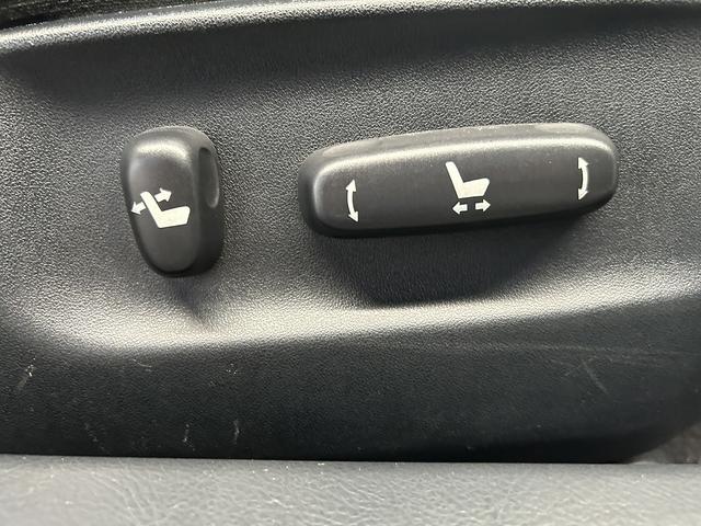 クラウン アスリート　６０ｔｈスペシャルエディション　後期型（サンルーフ）（クルーズコントロール）（メーカーＨＤＤナビ）（パワーシート）（ＨＩＤヘッドライト）（ＥＴＣビルトイン）（純正１８インチＡＷ）（ＭＴモード）（バックカメラ）（フォグライト）（11枚目）