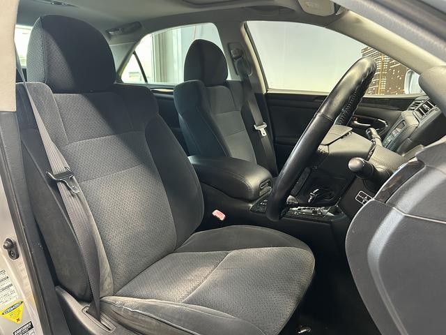 クラウン アスリート　６０ｔｈスペシャルエディション　後期型（サンルーフ）（クルーズコントロール）（メーカーＨＤＤナビ）（パワーシート）（ＨＩＤヘッドライト）（ＥＴＣビルトイン）（純正１８インチＡＷ）（ＭＴモード）（バックカメラ）（フォグライト）（17枚目）