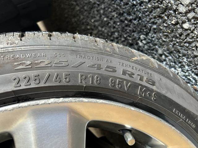 クラウン アスリート　６０ｔｈスペシャルエディション　後期型（サンルーフ）（クルーズコントロール）（メーカーＨＤＤナビ）（パワーシート）（ＨＩＤヘッドライト）（ＥＴＣビルトイン）（純正１８インチＡＷ）（ＭＴモード）（バックカメラ）（フォグライト）（30枚目）