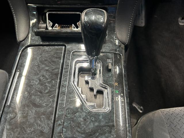 クラウン アスリート　６０ｔｈスペシャルエディション　後期型（サンルーフ）（クルーズコントロール）（メーカーＨＤＤナビ）（パワーシート）（ＨＩＤヘッドライト）（ＥＴＣビルトイン）（純正１８インチＡＷ）（ＭＴモード）（バックカメラ）（フォグライト）（43枚目）