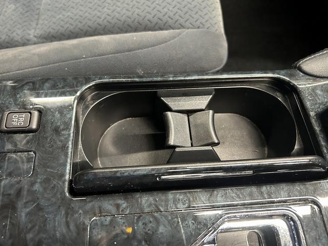 クラウン アスリート　６０ｔｈスペシャルエディション　後期型（サンルーフ）（クルーズコントロール）（メーカーＨＤＤナビ）（パワーシート）（ＨＩＤヘッドライト）（ＥＴＣビルトイン）（純正１８インチＡＷ）（ＭＴモード）（バックカメラ）（フォグライト）（44枚目）