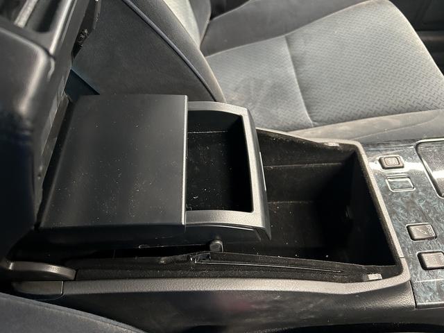 クラウン アスリート　６０ｔｈスペシャルエディション　後期型（サンルーフ）（クルーズコントロール）（メーカーＨＤＤナビ）（パワーシート）（ＨＩＤヘッドライト）（ＥＴＣビルトイン）（純正１８インチＡＷ）（ＭＴモード）（バックカメラ）（フォグライト）（46枚目）