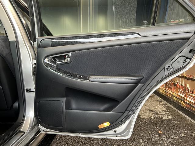 クラウン アスリート　６０ｔｈスペシャルエディション　後期型（サンルーフ）（クルーズコントロール）（メーカーＨＤＤナビ）（パワーシート）（ＨＩＤヘッドライト）（ＥＴＣビルトイン）（純正１８インチＡＷ）（ＭＴモード）（バックカメラ）（フォグライト）（53枚目）