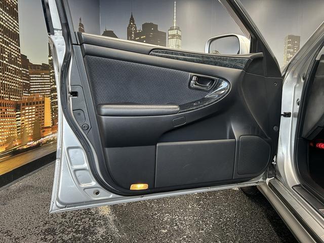 クラウン アスリート　６０ｔｈスペシャルエディション　後期型（サンルーフ）（クルーズコントロール）（メーカーＨＤＤナビ）（パワーシート）（ＨＩＤヘッドライト）（ＥＴＣビルトイン）（純正１８インチＡＷ）（ＭＴモード）（バックカメラ）（フォグライト）（57枚目）