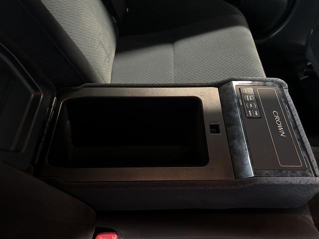 クラウン アスリート　６０ｔｈスペシャルエディション　後期型（サンルーフ）（クルーズコントロール）（メーカーＨＤＤナビ）（パワーシート）（ＨＩＤヘッドライト）（ＥＴＣビルトイン）（純正１８インチＡＷ）（ＭＴモード）（バックカメラ）（フォグライト）（64枚目）