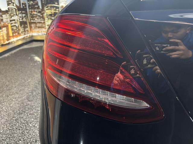 Ｅクラス Ｅ２００　アバンギャルド　スポーツ　（禁煙車）（純正ＨＤＤナビ）（黒本革）（レーダークルーズコントロール）（クリアランスソナー）（パワーシート）（ビルトインＥＴＣ）（パドルシフト）（ＬＥＤ）（全周囲モニター）（純正１９インチＡＷ）（48枚目）