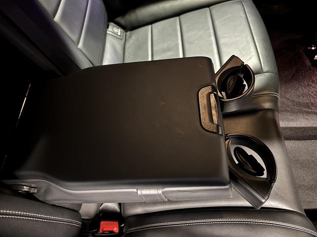 Ｅクラス Ｅ２００　アバンギャルド　スポーツ　（禁煙車）（純正ＨＤＤナビ）（黒本革）（レーダークルーズコントロール）（クリアランスソナー）（パワーシート）（ビルトインＥＴＣ）（パドルシフト）（ＬＥＤ）（全周囲モニター）（純正１９インチＡＷ）（52枚目）