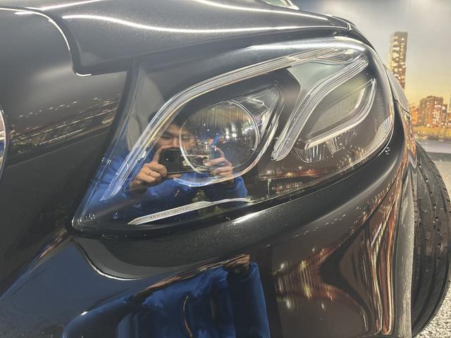 Ｅクラス Ｅ２００　アバンギャルド　スポーツ　（禁煙車）（純正ＨＤＤナビ）（黒本革）（レーダークルーズコントロール）（クリアランスソナー）（パワーシート）（ビルトインＥＴＣ）（パドルシフト）（ＬＥＤ）（全周囲モニター）（純正１９インチＡＷ）（64枚目）