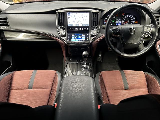 クラウンハイブリッド アスリートＳ　プリクラッシュセーフティ（禁煙車）（テラロッサシート）（メーカーＨＤＤナビ）（レーダークルーズ）（クリアランスソナー）（パワーシート）（シートヒーター）（ＭＴモード）（ＥＴＣ）（純正１７インチＡＷ）（5枚目）