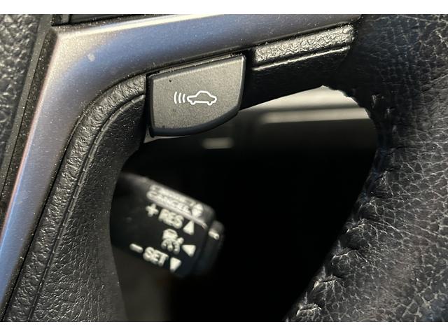 クラウンハイブリッド アスリートＳ　プリクラッシュセーフティ（禁煙車）（テラロッサシート）（メーカーＨＤＤナビ）（レーダークルーズ）（クリアランスソナー）（パワーシート）（シートヒーター）（ＭＴモード）（ＥＴＣ）（純正１７インチＡＷ）（10枚目）