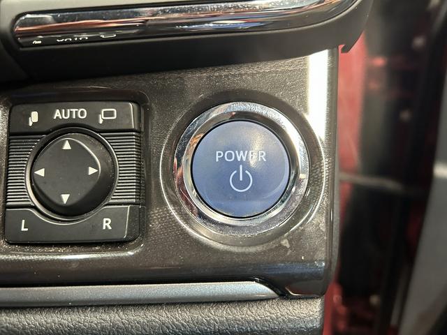 クラウンハイブリッド アスリートＳ　プリクラッシュセーフティ（禁煙車）（テラロッサシート）（メーカーＨＤＤナビ）（レーダークルーズ）（クリアランスソナー）（パワーシート）（シートヒーター）（ＭＴモード）（ＥＴＣ）（純正１７インチＡＷ）（13枚目）