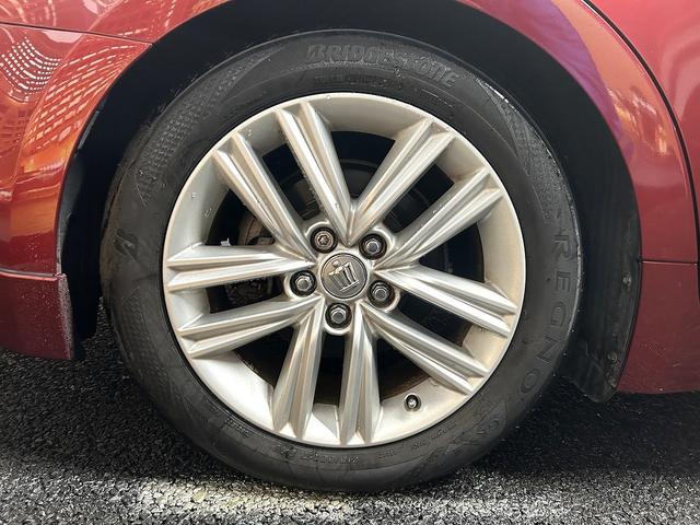 クラウンハイブリッド アスリートＳ　プリクラッシュセーフティ（禁煙車）（テラロッサシート）（メーカーＨＤＤナビ）（レーダークルーズ）（クリアランスソナー）（パワーシート）（シートヒーター）（ＭＴモード）（ＥＴＣ）（純正１７インチＡＷ）（30枚目）