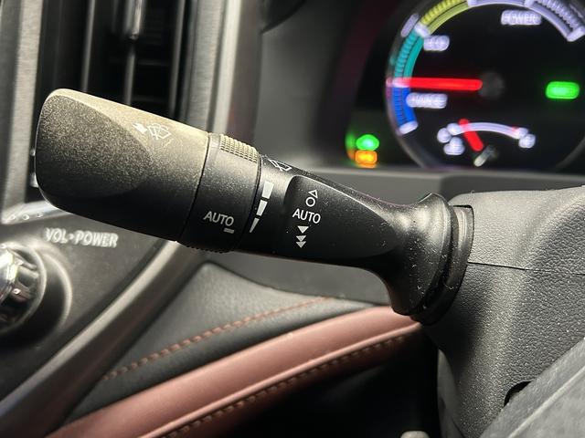 クラウンハイブリッド アスリートＳ　プリクラッシュセーフティ（禁煙車）（テラロッサシート）（メーカーＨＤＤナビ）（レーダークルーズ）（クリアランスソナー）（パワーシート）（シートヒーター）（ＭＴモード）（ＥＴＣ）（純正１７インチＡＷ）（40枚目）