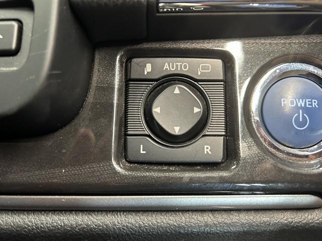 クラウンハイブリッド アスリートＳ　プリクラッシュセーフティ（禁煙車）（テラロッサシート）（メーカーＨＤＤナビ）（レーダークルーズ）（クリアランスソナー）（パワーシート）（シートヒーター）（ＭＴモード）（ＥＴＣ）（純正１７インチＡＷ）（42枚目）