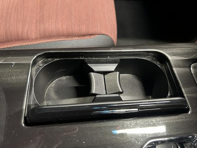 クラウンハイブリッド アスリートＳ　プリクラッシュセーフティ（禁煙車）（テラロッサシート）（メーカーＨＤＤナビ）（レーダークルーズ）（クリアランスソナー）（パワーシート）（シートヒーター）（ＭＴモード）（ＥＴＣ）（純正１７インチＡＷ）（46枚目）