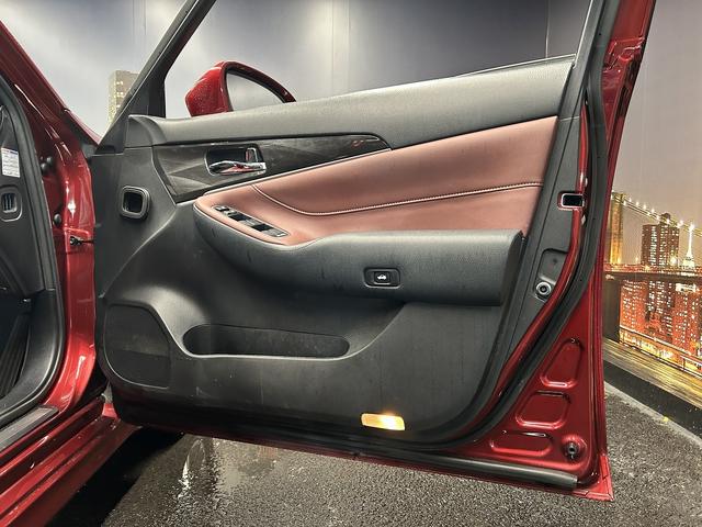 クラウンハイブリッド アスリートＳ　プリクラッシュセーフティ（禁煙車）（テラロッサシート）（メーカーＨＤＤナビ）（レーダークルーズ）（クリアランスソナー）（パワーシート）（シートヒーター）（ＭＴモード）（ＥＴＣ）（純正１７インチＡＷ）（51枚目）