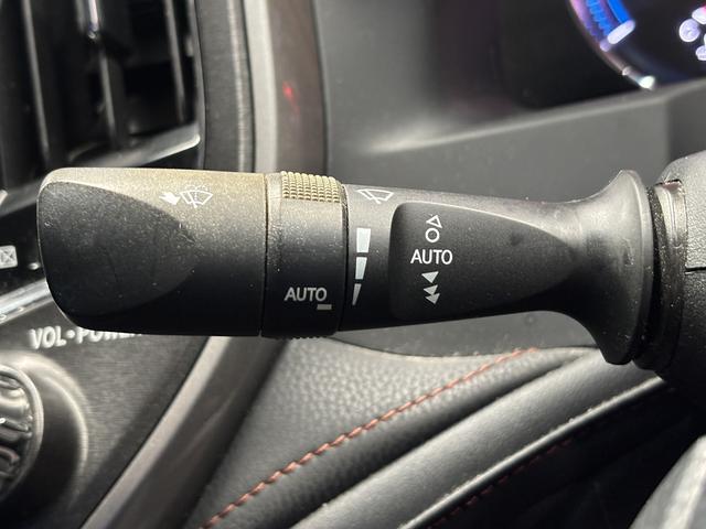 クラウンハイブリッド アスリートＳ　ブラックスタイル　（禁煙車）（サンルーフ）（純正ＨＤＤナビ）（クルーズコントロール）（パワーシート）（シートヒーター）（ＨＩＤヘッドライト）（バックカメラ）（オートライト）（ＥＴＣ）（ＭＴモード）（純正１８インチＡＷ）（29枚目）